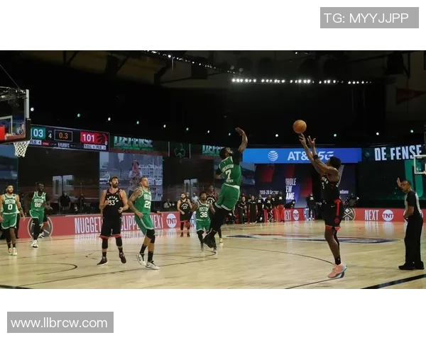 火箭队与灰熊队激战正酣精彩对决引发球迷热议